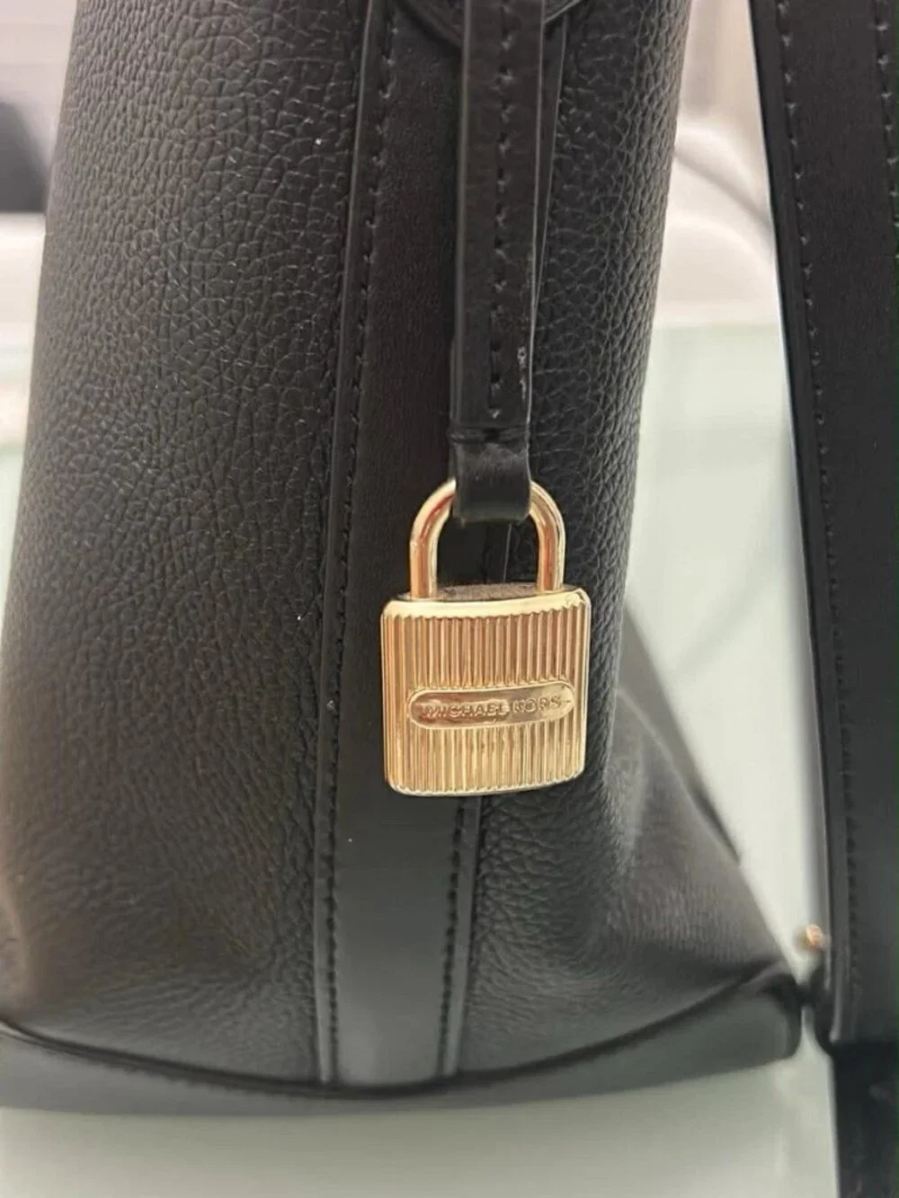Michael Kors Black Hayes Leather Bucket Shoulder / Crossbody Bag